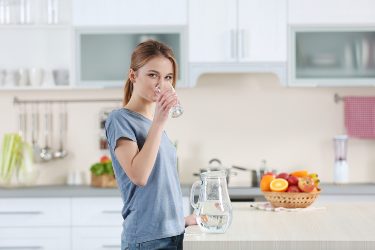 Tại sao bạn bị ngứa cổ họng và làm sao để giảm ngứa?