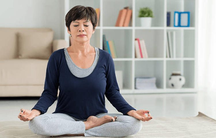 Thiền và yoga xoa dịu tình trạng bị ù tai
