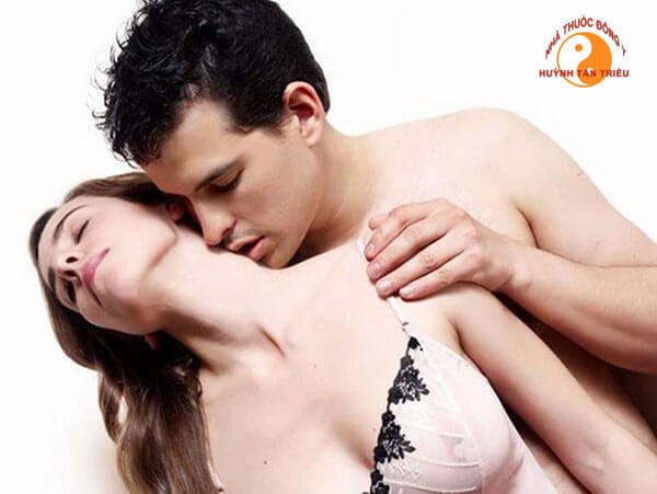 CÁCH QUAN HỆ BẰNG MIỆNG CHO KHIẾN CÔ BÉ NÀNG RÊN RỈ VÌ SƯỚNG