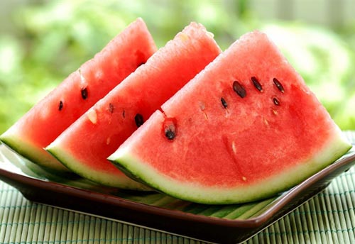 Mẹo trị mùi hôi nách bằng dưa hấu