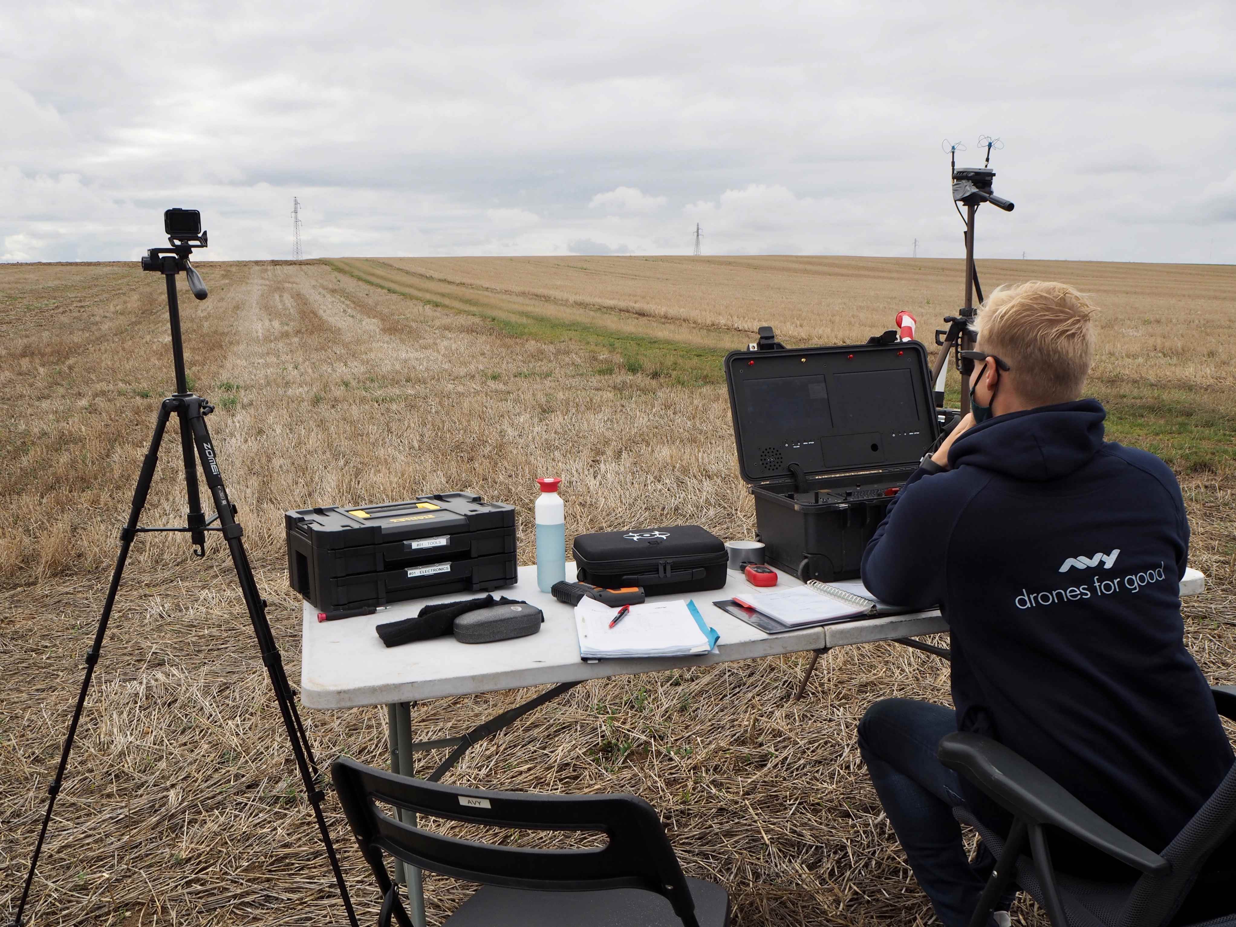 Avy pilot with ground station during an operation in France