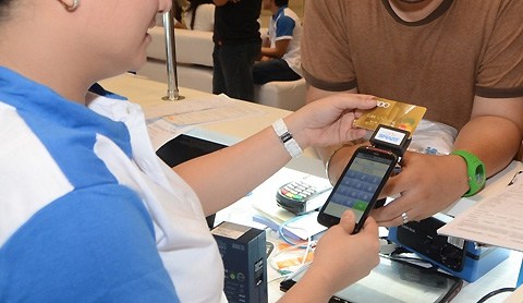 Mobile Card Readers provide a low cost, easy to use option to SMBs