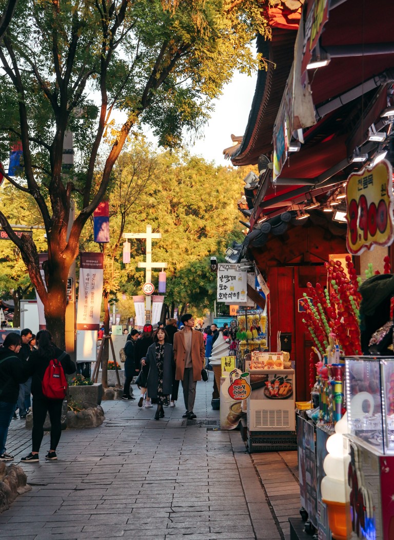 A stroll down a typical street in Jeonju during the fall