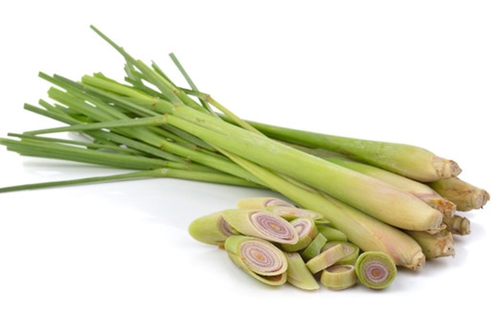 trị móng tay bị ăn sâu vào thịt bằng sả