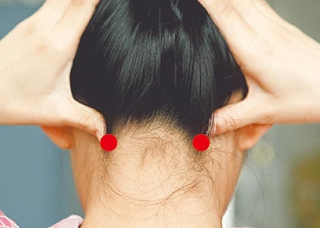 bấm nguyệt mọc tóc