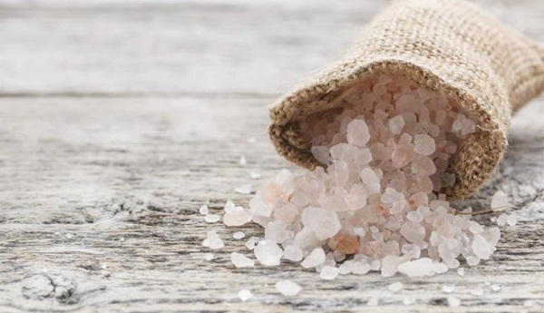 cách trị mụn nước bằng muối hột