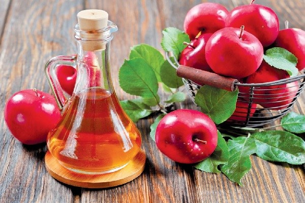 Cách trị mụn nước ngứa ở tay chân bằng giấm táo