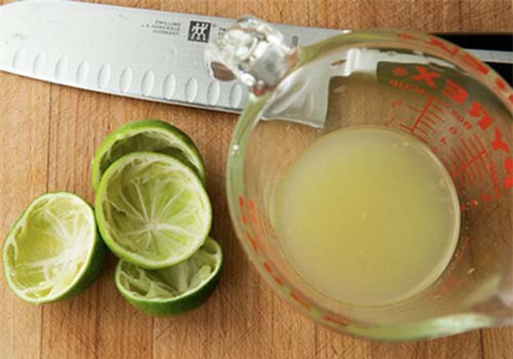 cách làm sạch gàu tại nhà bằng chanh và dầu dừa