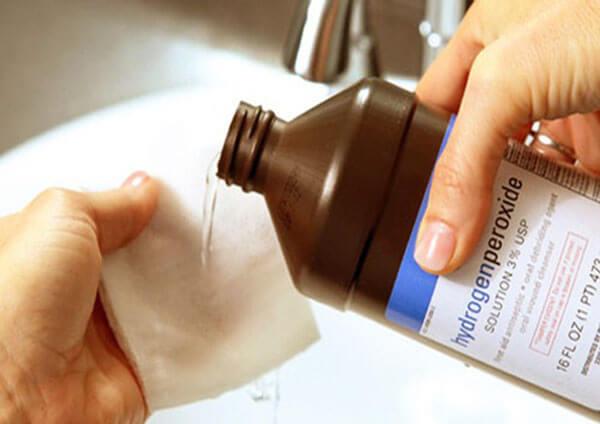 cách tẩy ria mép bằng oxy già