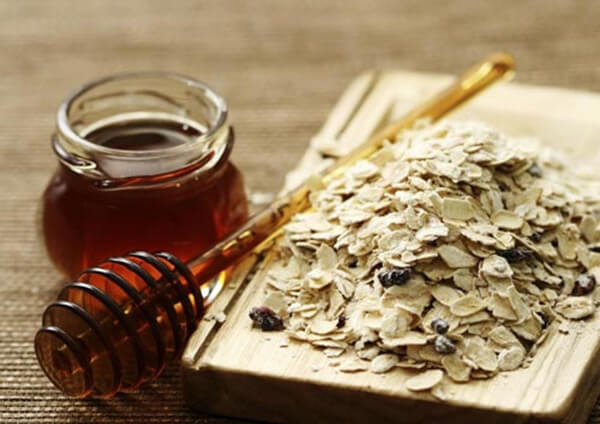 cách tẩy ria mép bằng mật ong