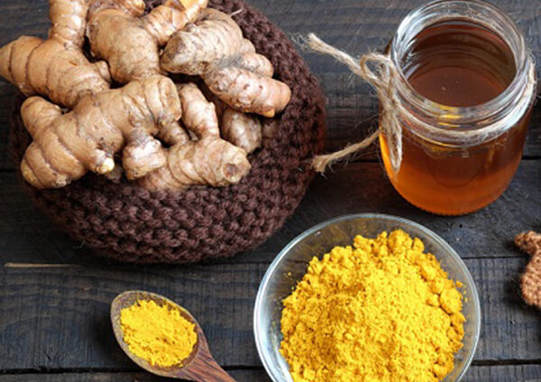 cách tẩy ria mép của con gái bằng mật ong và bột nghệ