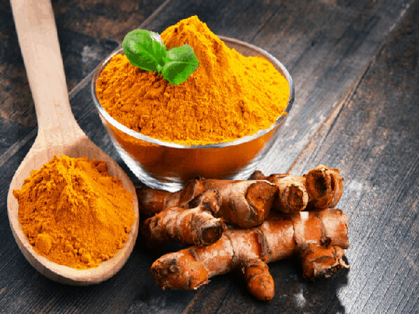 Dùng nghệ chữa lác đồng tiền ở chân