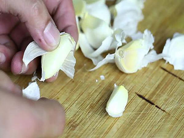 Chữa lác đồng tiền ở chân bằng tỏi