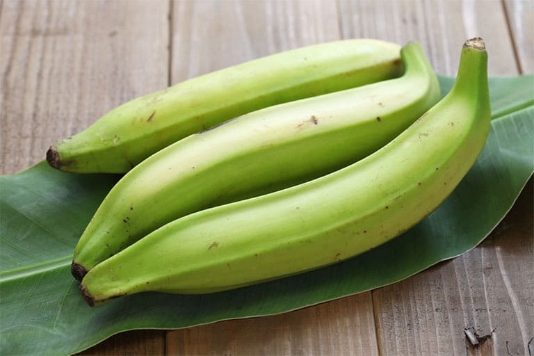 Kết hợp chuối xanh và dầu dừa trị lang ben