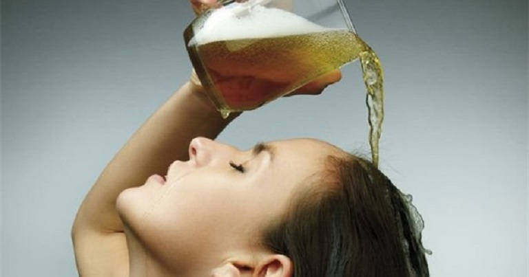 Cách trị gàu và rụng tóc với bia