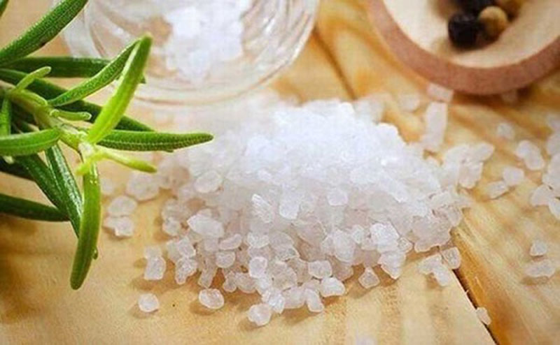Trị tổ đỉa bằng muối và tỏi