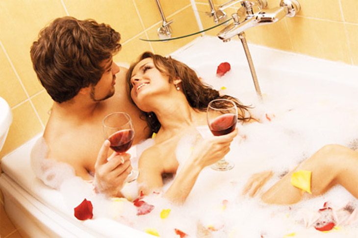 Lần đầu làm chuyện ấy trong phòng tắm