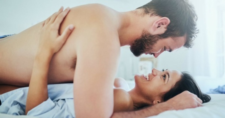 Dựa vào cách con trai quan hệ