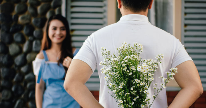 Đi ngủ với món quà tình nhân tặng