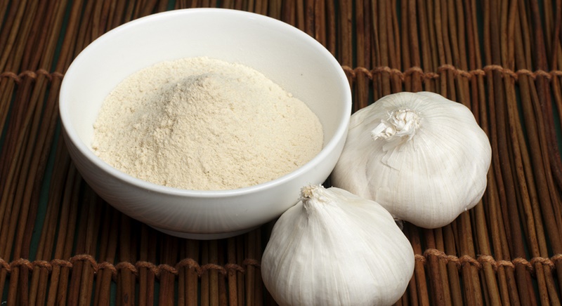 Trị chàm bằng tỏi kết hợp với muối