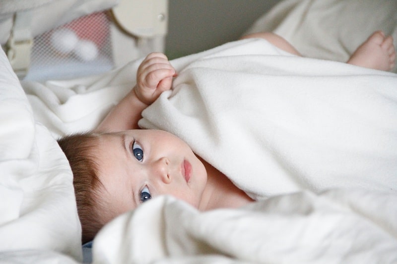 Nhìn lại cách trị chàm sữa cho bé bằng sữa mẹ ra sao
