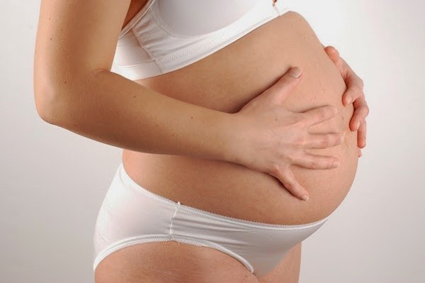 Bị chàm khi có thai có lây sang cho con không