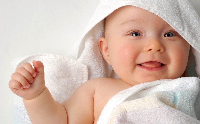 Cách chăm sóc trẻ tại nhà khi bị chàm vành tai