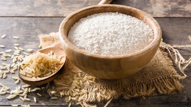 Bột gạo để làm trắng cậu nhỏ tuổi