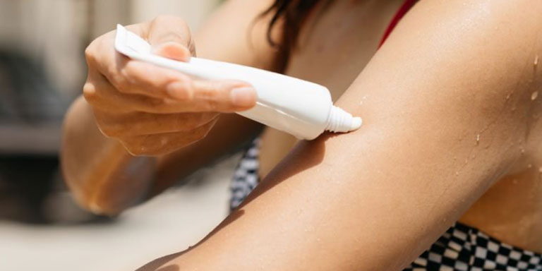 Bị mụn ở hai bắp tay cần làm gì?