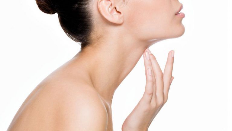 nổi mẩn đỏ và ngứa ở cổ