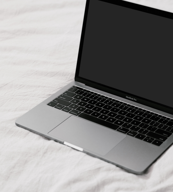 Macbook avec web design intégré