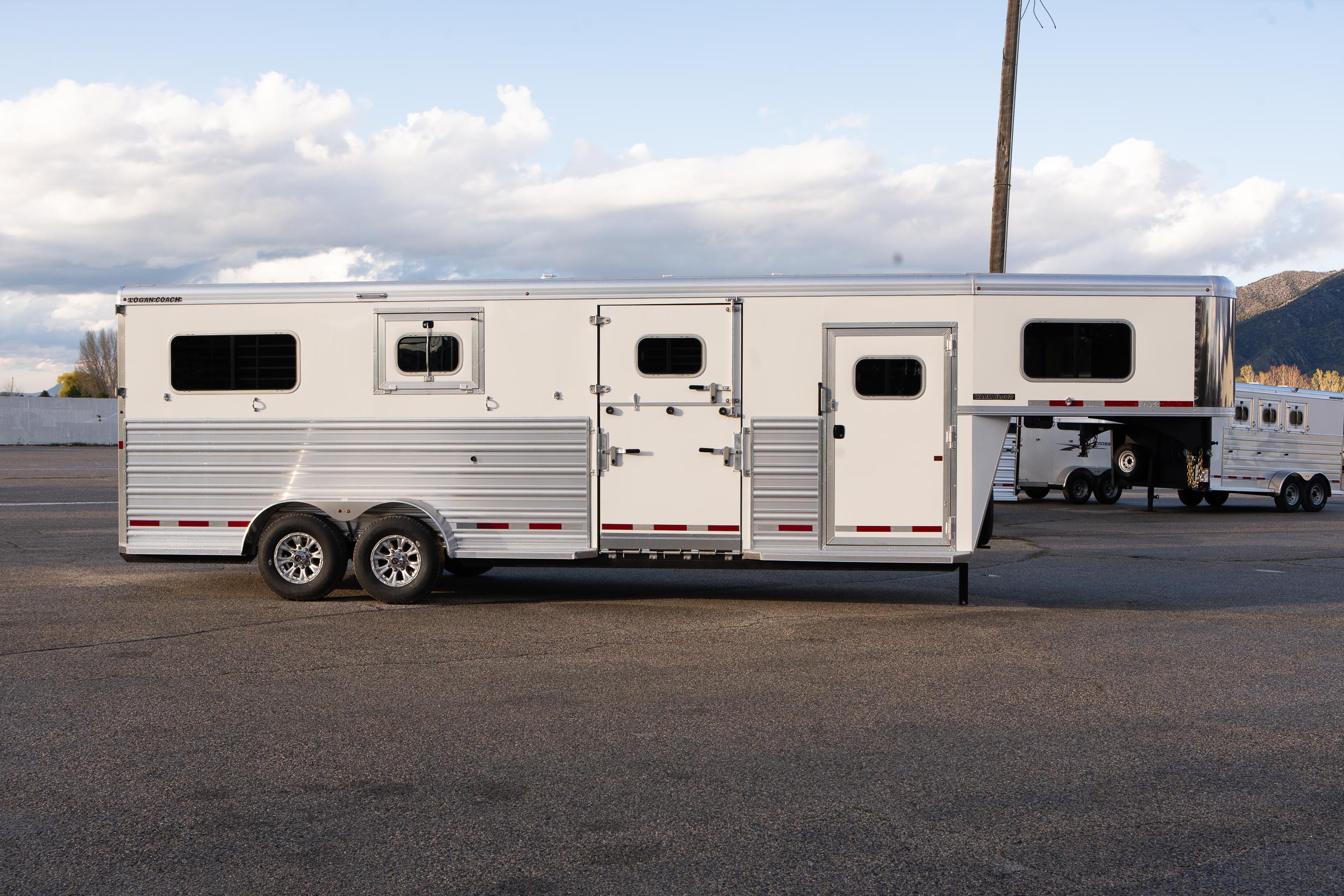 Warmblood Gooseneck Horse Trailer Logan Coach