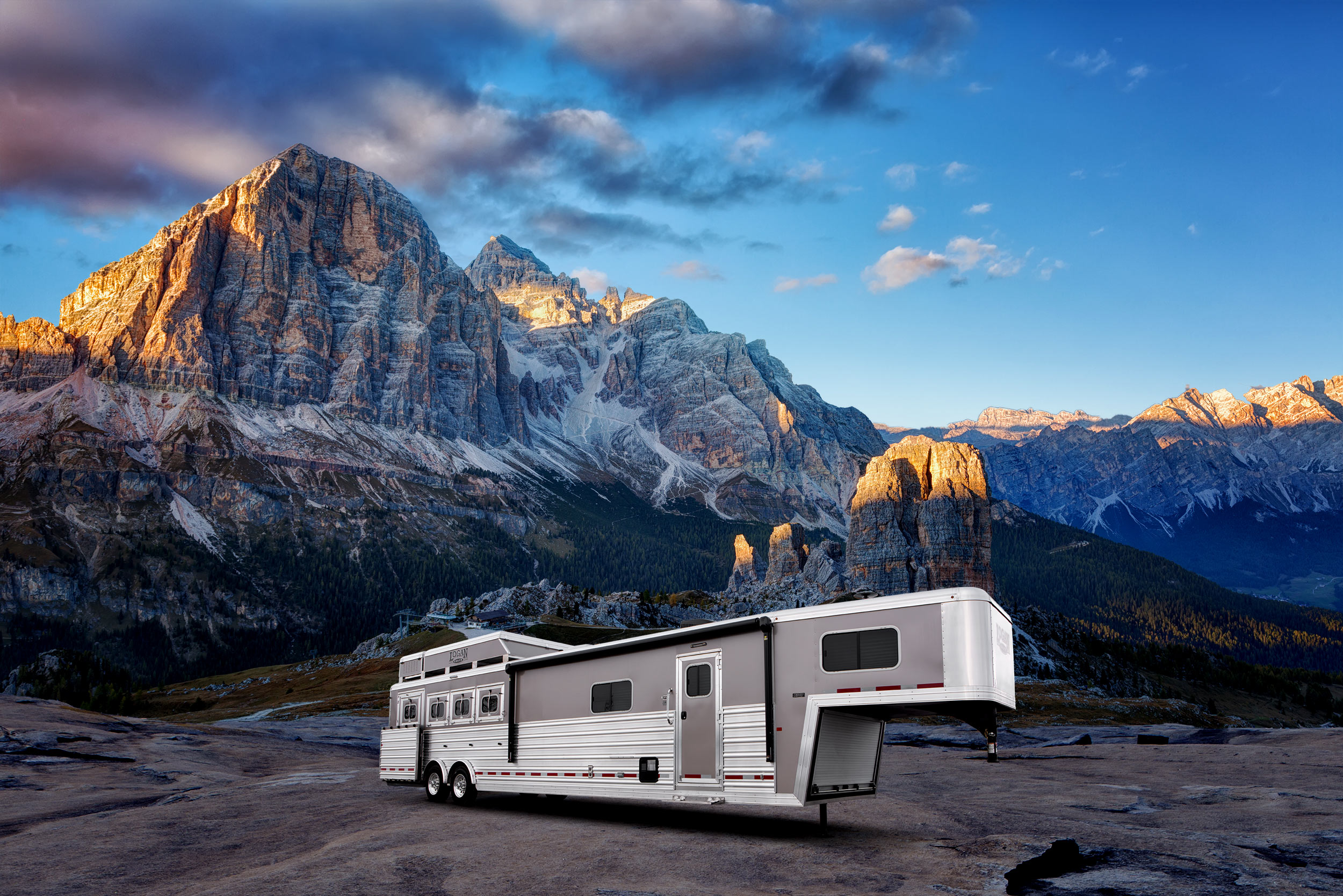 Logan Coach Trailers Official site