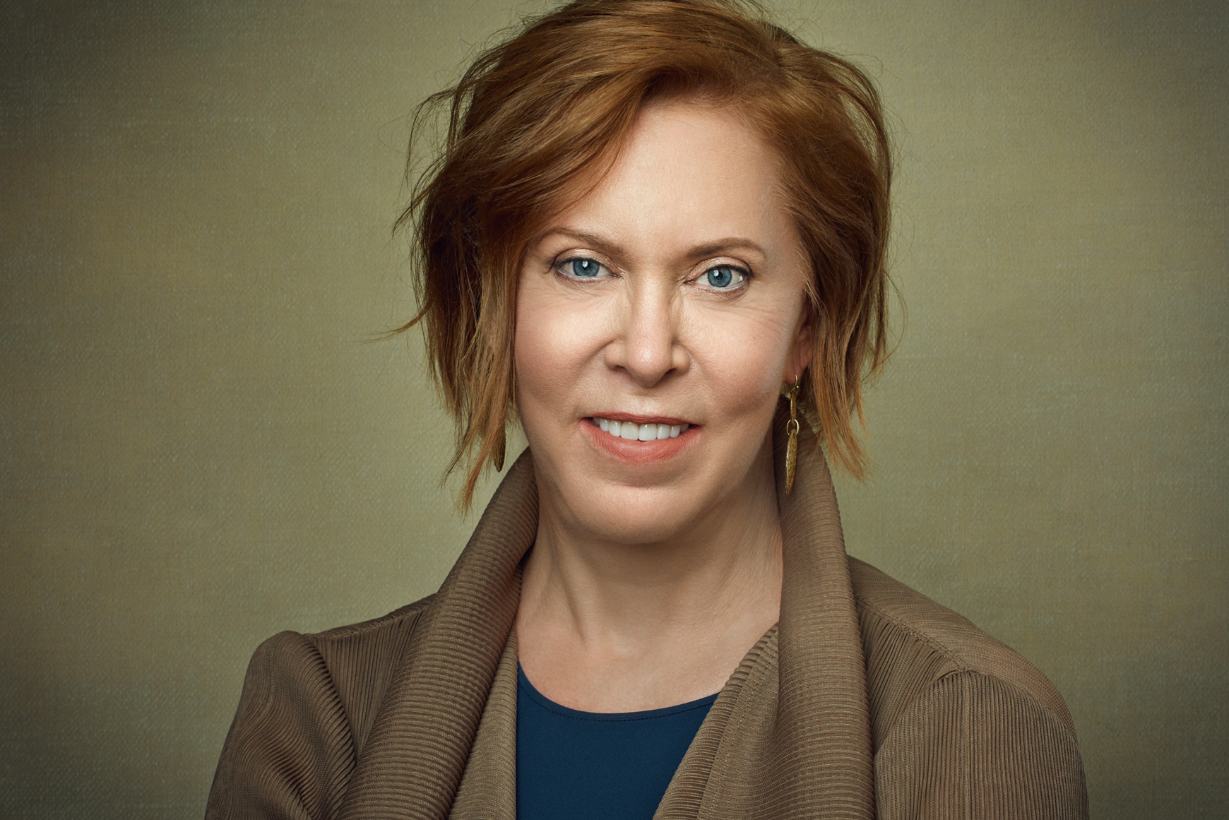 Female Leader Headshot Amanda Denz