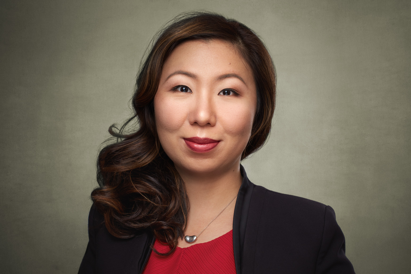 Female Leader Headshot Amanda Denz