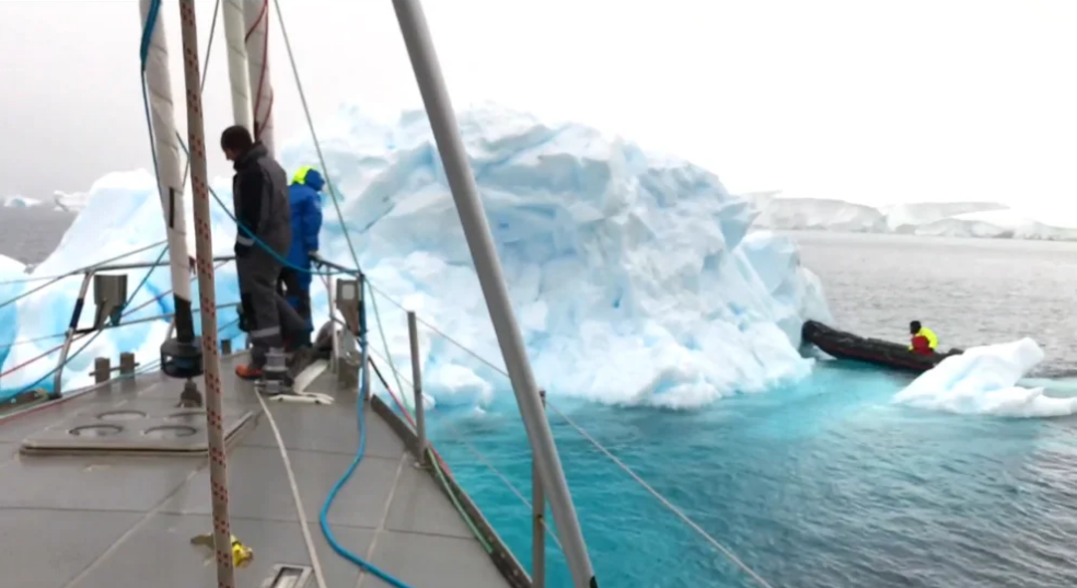 Iceberg Rush hour traffic