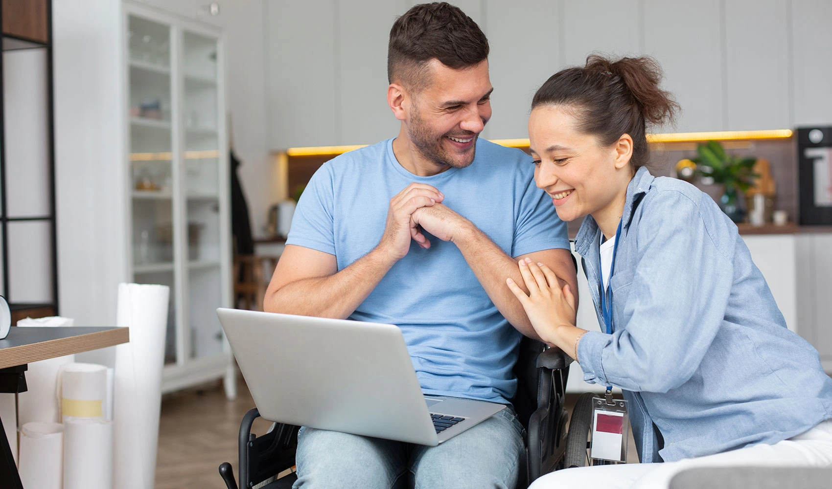 Medium shot man woman with laptop