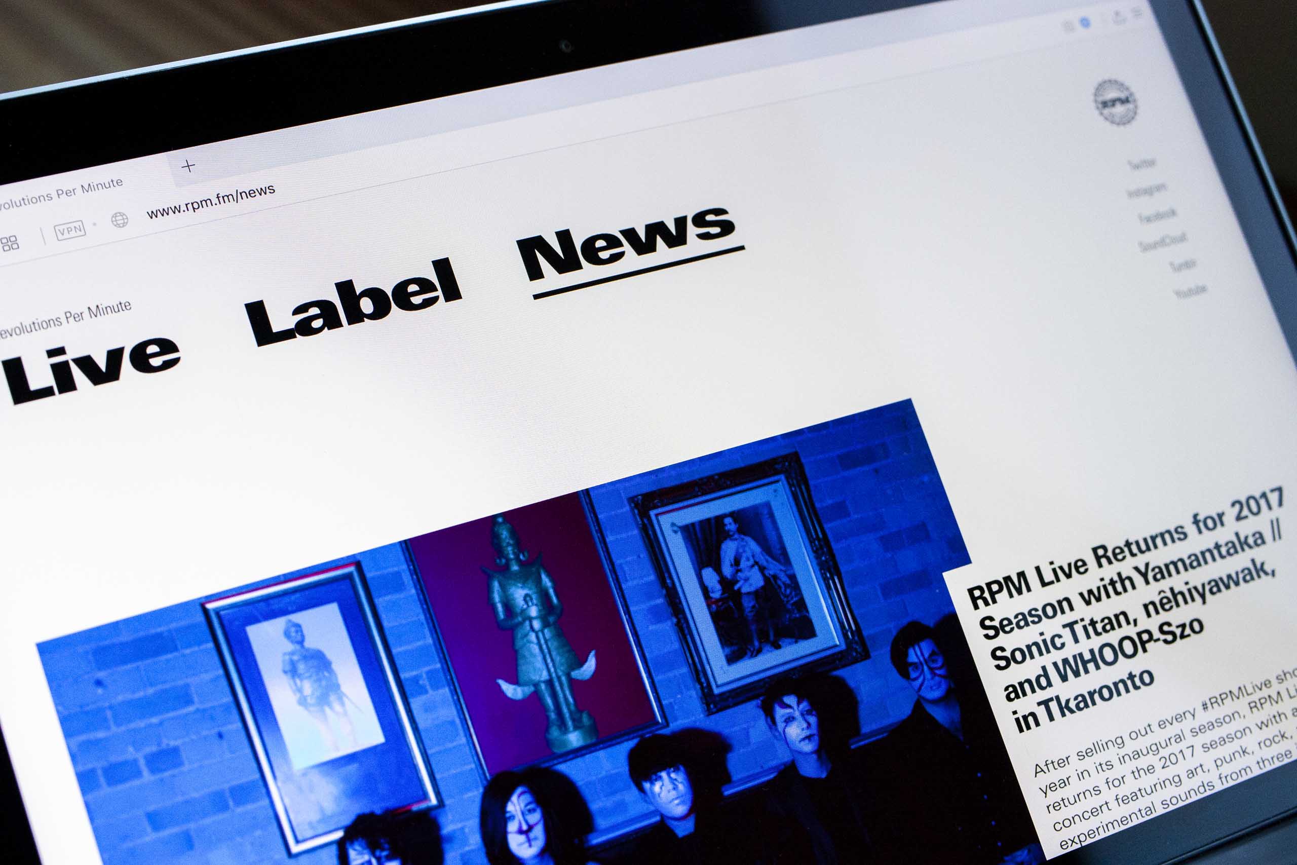 Laptop screen showing featured article writeup — by Yagnyuk.