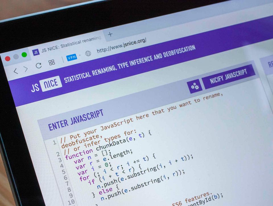 SRI Labs JS Nice application interface allowing user to paste code in and receive output — by Yagnyuk.