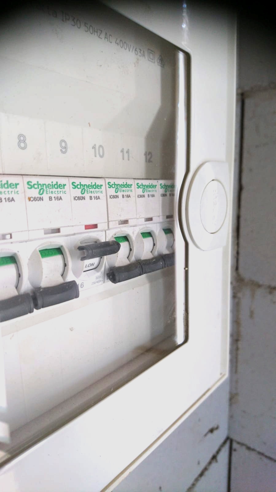 Spannungswandler, Spannungswandlerautomat, Spannungswandlerschutzschalter, Spannungswandlersicherung,