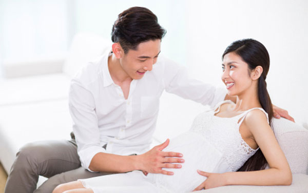 vợ có bầu chồng có nên đi đám ma không