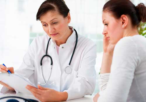 chậm kinh đau bụng lâm râm phải làm sao