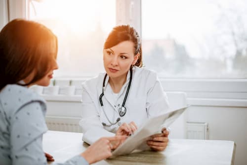 Uống nước dừa có làm kinh nguyệt ra nhiều hay không