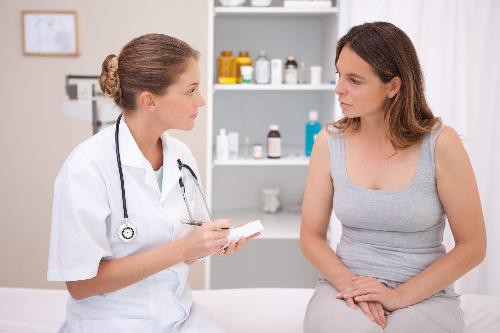 Đặt thuốc polygynax bị chảy ra ngoài