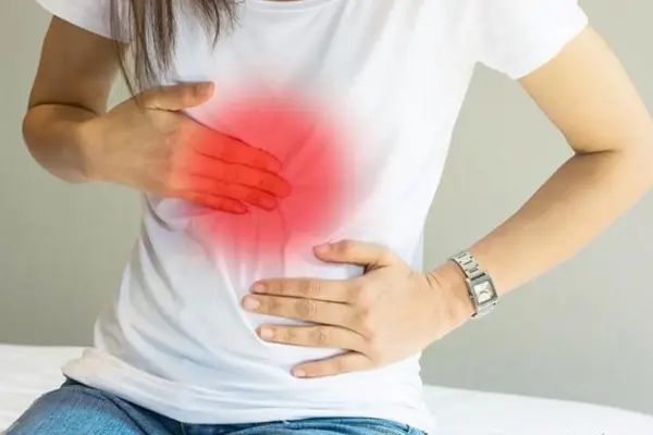 Đau bụng trên rốn ở giữa dưới ức là bệnh gì?