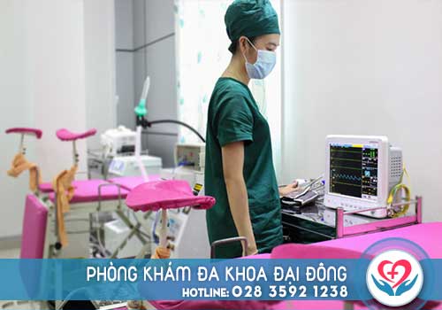 Đi cầu ra máu phải làm sao
