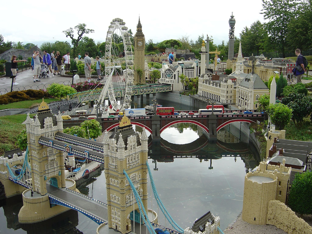 Rent a Land Rover to go to Legoland