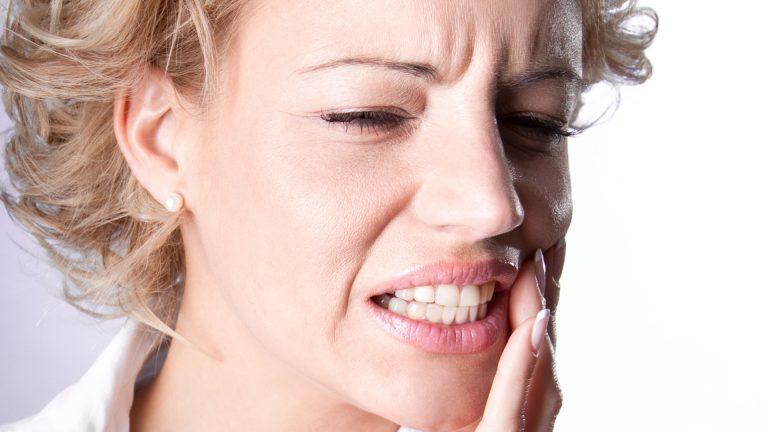 How to Solve the Issue of Toothache With Cosmetic Dental Surgery