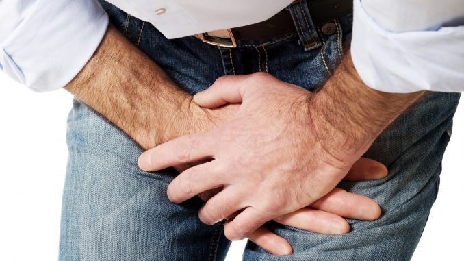 Thân dương vật nổi mụn gây ngứa có sao không?