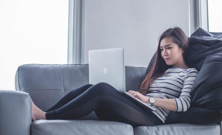 digital nomad girl
